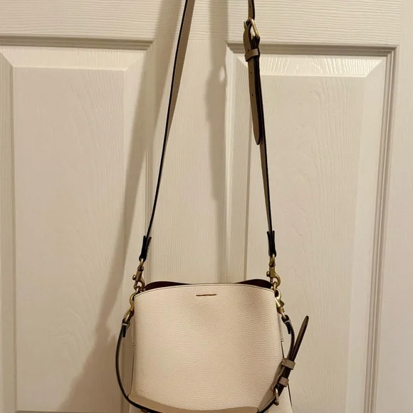 Elegant Coach Cream Bag - Picture 5 of 6